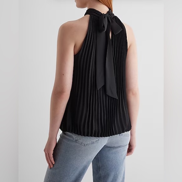 Express tie halter top pleated - Picture 2 of 4